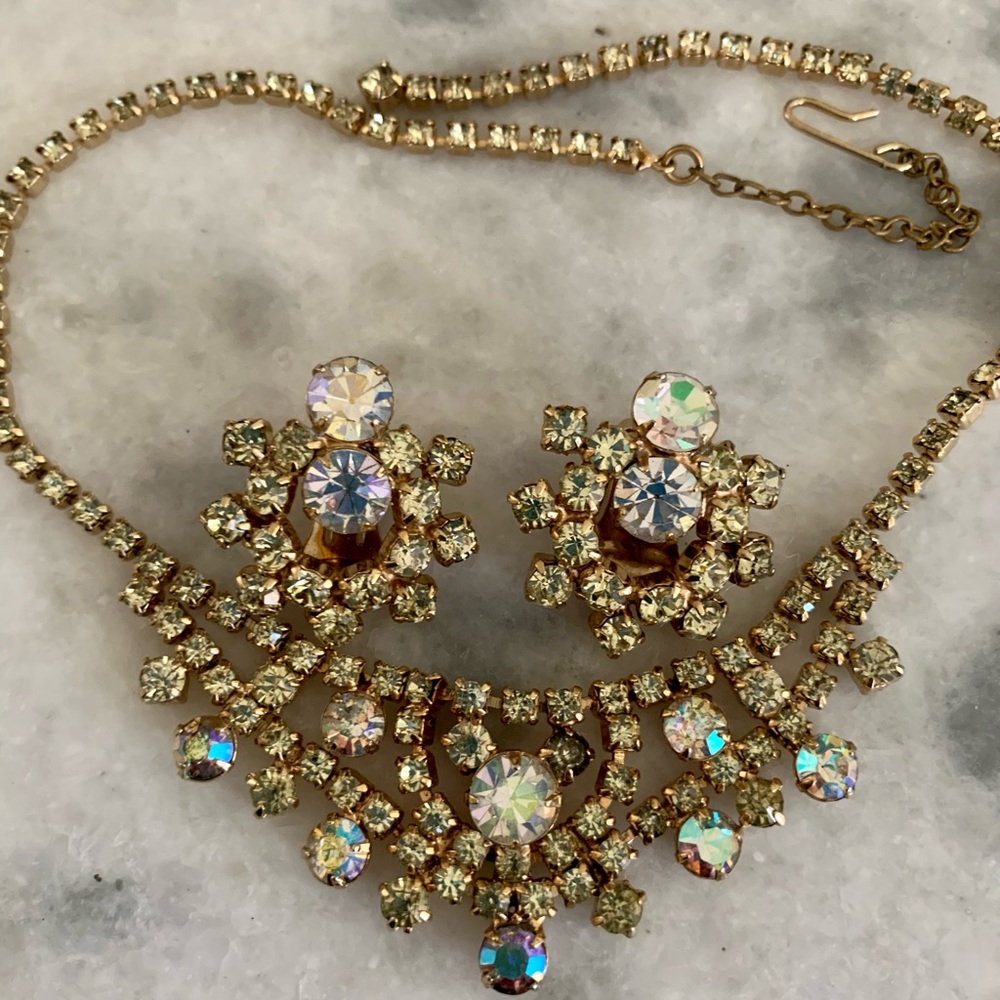 1950’s rhinestone necklace with clasp